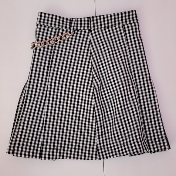 Gingham  Pleated Skort/  S. - Picture 6 of 9